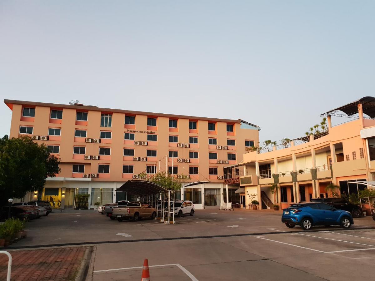 K.S.Pavilion Hotel Nakhonratchasima Dış mekan fotoğraf